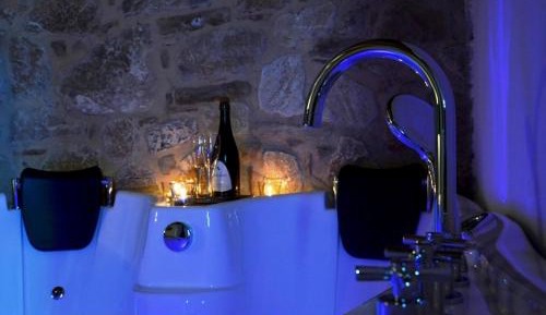Deluxe Suite with Spa Bath
