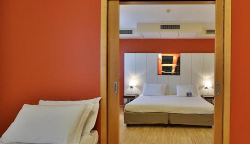Family Room (2 Adults + 2 Children)