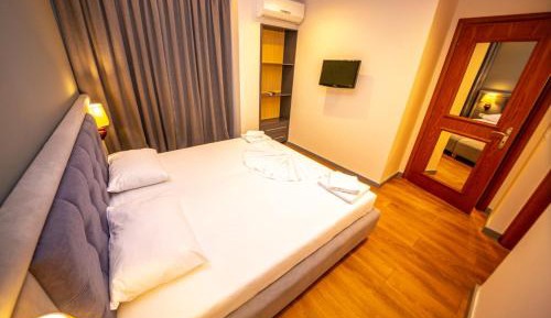 Family Suite with Balcony Partial Sea View