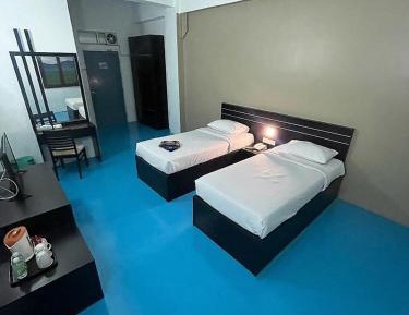  Superior Twin Room No Window