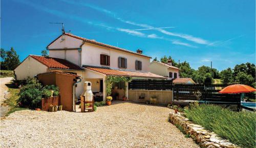 One-Bedroom Holiday Home