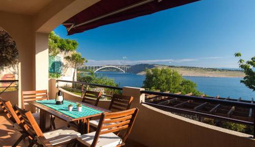 Superior Three-Bedroom Apartment with Terrace and Sea View 