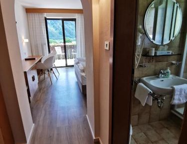 Double Room with Balcony and Mountain View