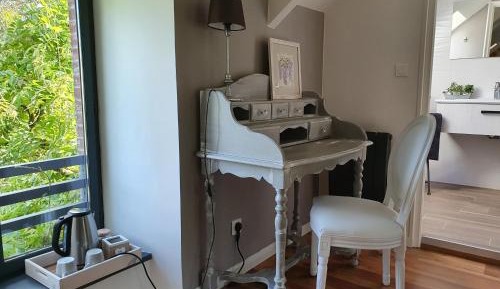 Family Room with Garden View