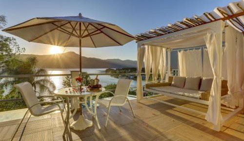 Suite with Lake View