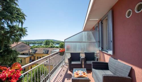 Deluxe Double Room with Side Lake View