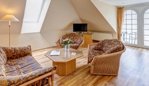 One-Bedroom Suite with Sea View