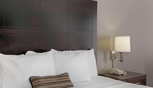Two Queen Beds Deluxe Room with Sitting - Non-Smoking Area and Sofa Bed