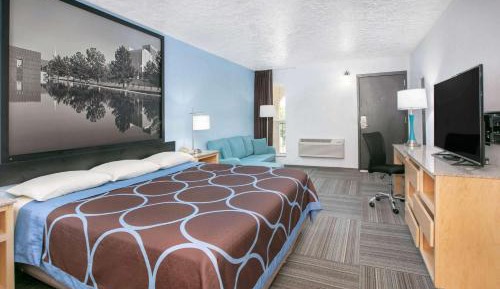 Deluxe King Room - Non-Smoking