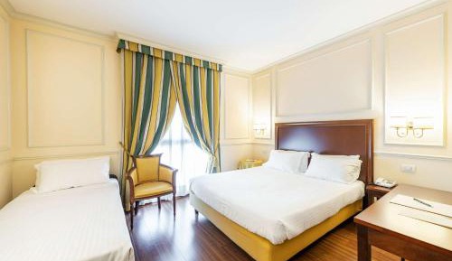 Classic Queen Room with Single Bed