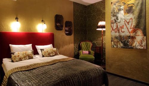 Twin Room with Private Bathroom (No Window)