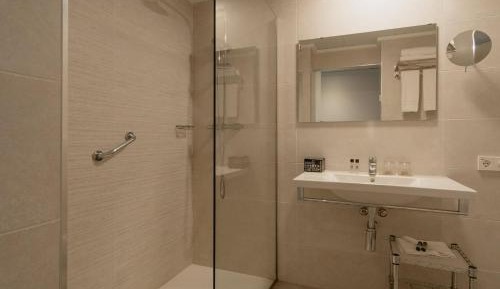 Double or Twin Room with Frontal Sea View