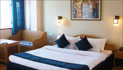 Super Deluxe Family Room
