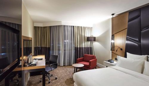 Superior Room with King Bed - City View