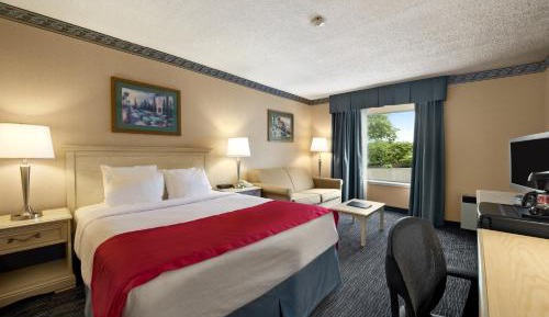 Queen Room - Disability Access - Non-Smoking
