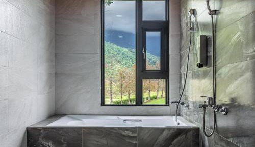 Deluxe Quadruple Room with Bath