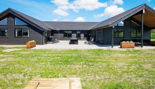 Eight-Bedroom Holiday Home