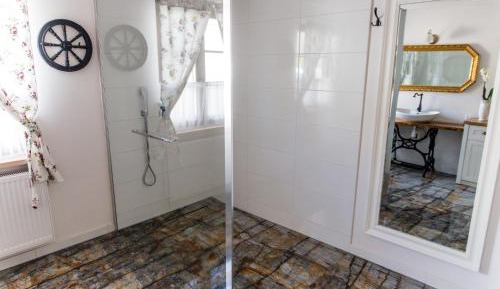 Basic Triple Room with Shared Bathroom