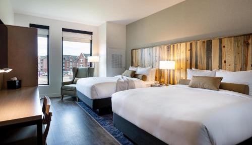 Deluxe Queen Room