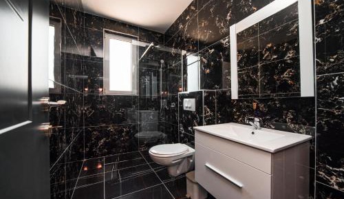 Deluxe Double or Twin Room with Balcony and Side Sea View