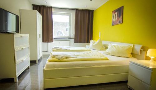 2-Room-Apartment (approx. 180 ft²) BLUMENSTRASSE 2