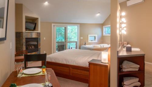 King Suite with Spa Bath - Birthday Suite