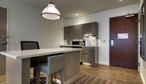 One-Bedroom Suite with Two Queen Beds with Sofa Bed, Kitchen and Tub - Disability Access