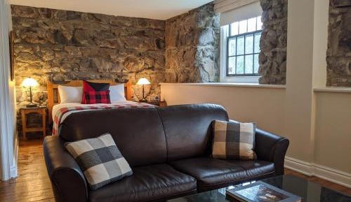 Deluxe Room Mill River - Queen