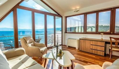 Penthouse Apartment