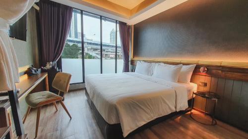 Deluxe King Room