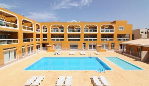 Apartment with Pool View 