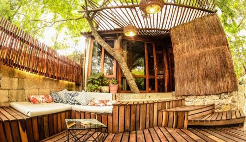 Bungalow with Partial Lake View - Queen Bed and AC