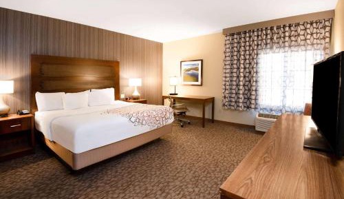 King Room with Mobility/Hearing Impaired Access - Non-Smoking