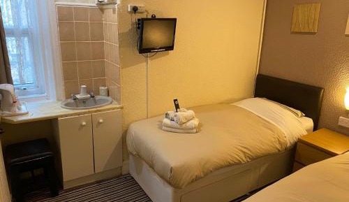 Twin Room with Private Bathroom
