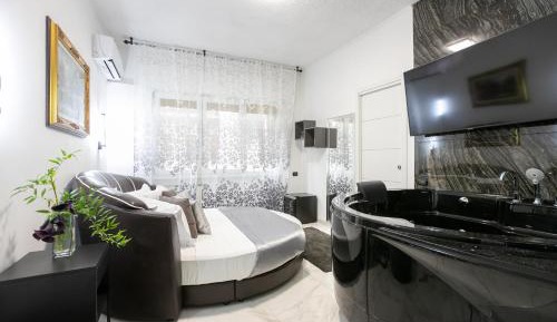 Honeymoon Suite