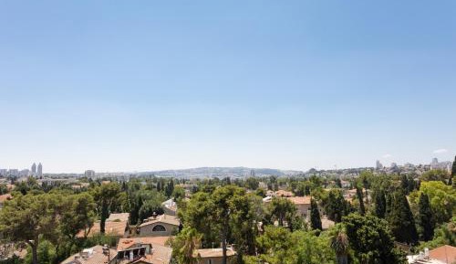 Family Room (2 Adults + 2 Children)