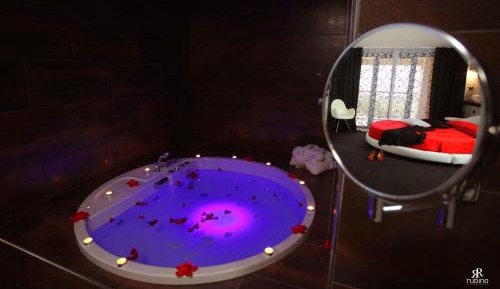 Queen Suite with Spa Bath