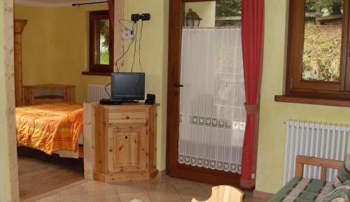 Studio (2-4 Adults)
