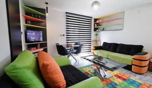 Apartment with Mountain View