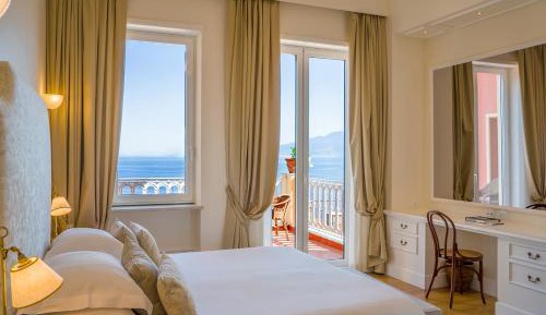 Junior Suite Deluxe with Sea View