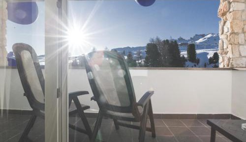 Studio with Mountain View