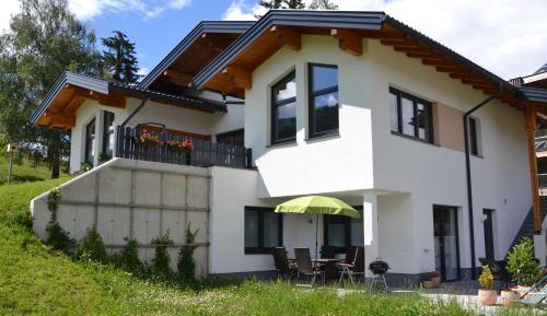 Apartment with Mountain View