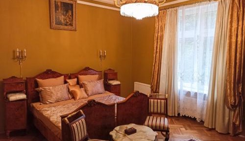 Deluxe Room (2 Adults + 1 Child)
