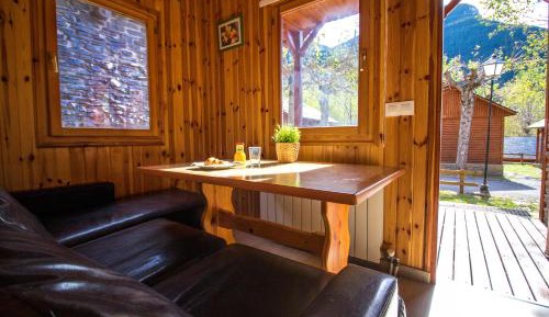 Bungalow (5 Adults)