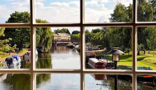 Deluxe Single Room with River View Private External Bathroom