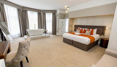 Deluxe King Suite