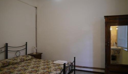 Single Room with Shared Bathroom
