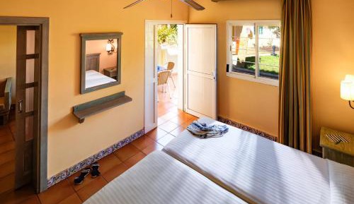 Deluxe Double Room (2 Adults + 1 Child)