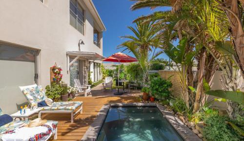 Apartment with Pool View 