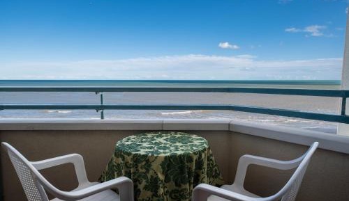 Quadruple Room with Front Sea View